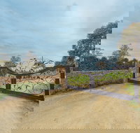 Outlook Hill Vineyard Cottages - ACT Tourism