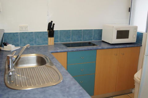 Noosa Parade Holiday Inn - ACT Tourism 1