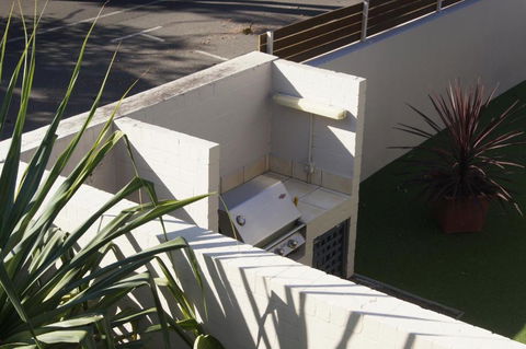 Noosa Parade Holiday Inn - ACT Tourism 6