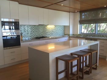 Stradbroke Island Beach Hotel - ACT Tourism 2