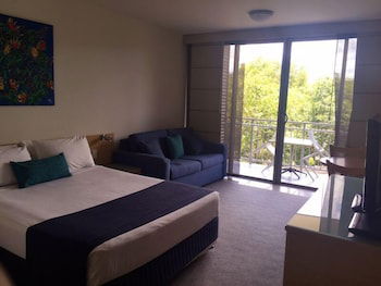 Stradbroke Island Beach Hotel - ACT Tourism 4