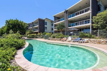 Stradbroke Island Beach Hotel - ACT Tourism 0