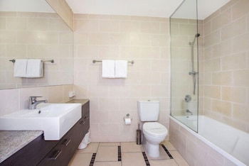 Stradbroke Island Beach Hotel - ACT Tourism 5