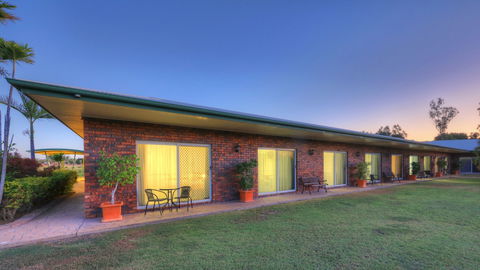 Heritage Lodge Motel - ACT Tourism 6