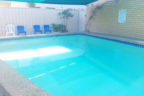 Lake Front Motel - ACT Tourism 2