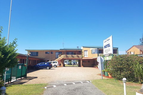 Lake Front Motel - ACT Tourism 1