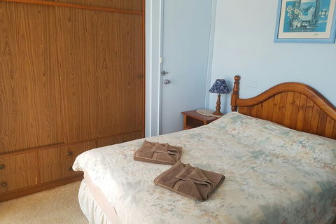 Lake Front Motel - ACT Tourism 5