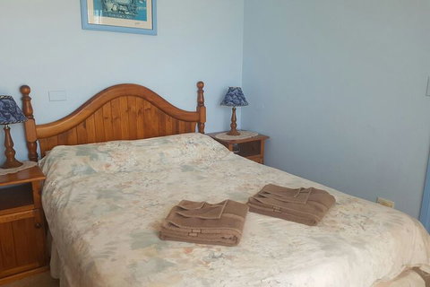 Lake Front Motel - ACT Tourism 7