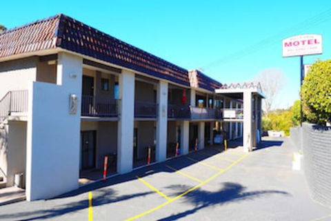 Bella Vista Motel - ACT Tourism 0