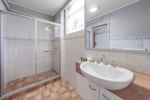 Dorset Gardens Hotel - ACT Tourism 5