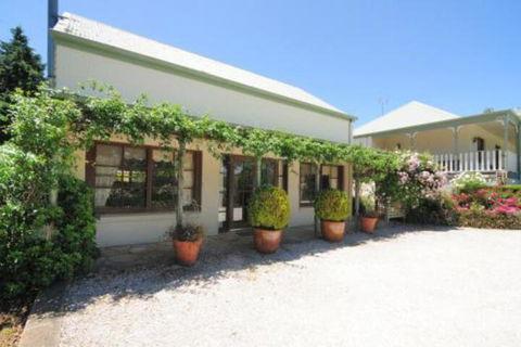 Daisy Cottage - ACT Tourism 0