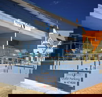 Penguin Beachfront Apartments - ACT Tourism