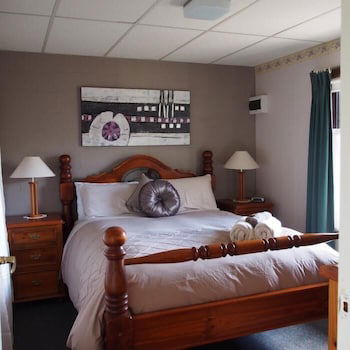 Forest Lodge Chalets - ACT Tourism 3