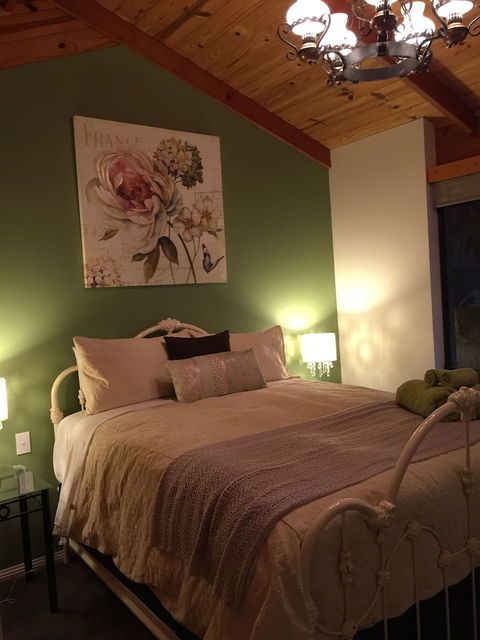 Forest Lodge Chalets - ACT Tourism 4