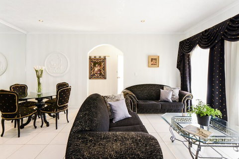 BOUTIQUE STAYS - Brighton Rose - ACT Tourism 3