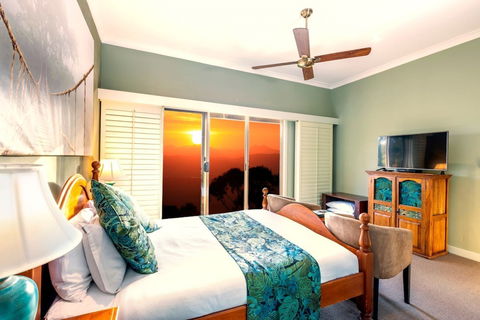 Avocado Sunset B&B - ACT Tourism 5