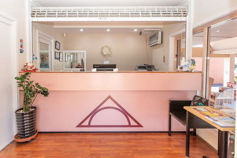 Engadine Motor Inn - ACT Tourism 4