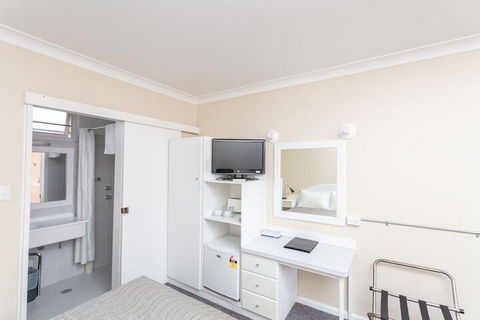 Engadine Motor Inn - ACT Tourism 5