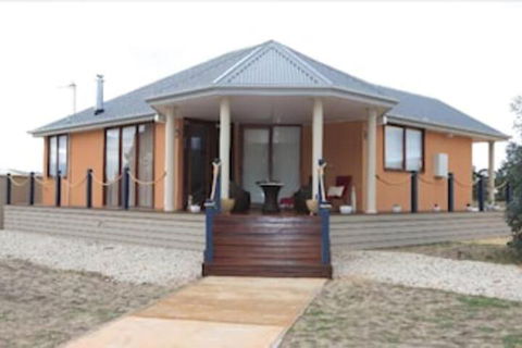 Aurora Cottages - ACT Tourism 0