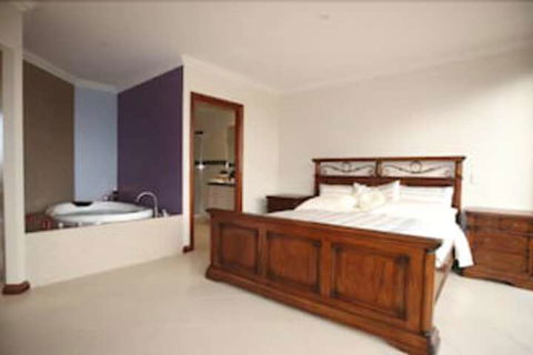 Aurora Cottages - ACT Tourism 7