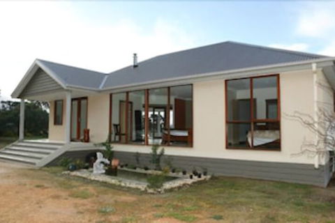 Aurora Cottages - ACT Tourism 2