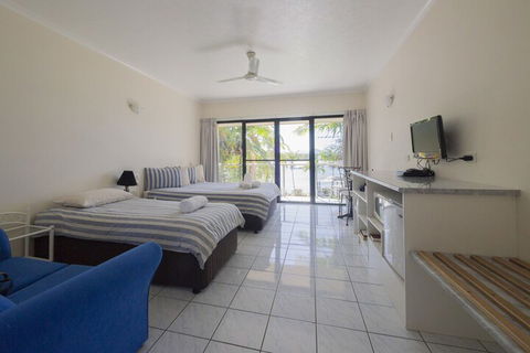 Hinchinbrook Marine Cove Resort - ACT Tourism 1