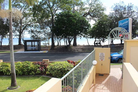 Alexander Beachfront Apartments - ACT Tourism 1