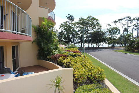 Alexander Beachfront Apartments - ACT Tourism 6