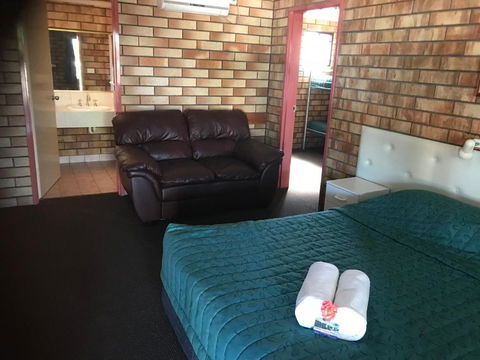 Miles Outback Motel - ACT Tourism 6