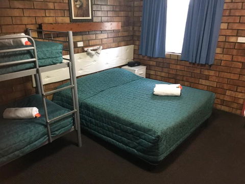 Miles Outback Motel - ACT Tourism 2
