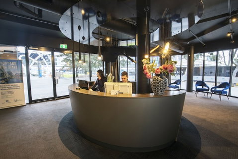 Waterfront Melbourne Apartments - ACT Tourism 0