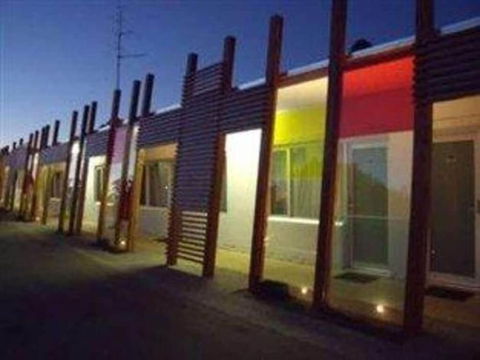 Drouin Motel - ACT Tourism 1