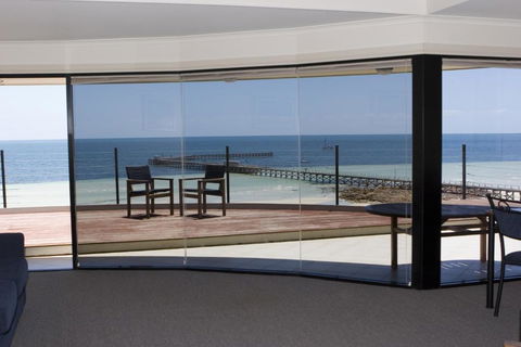 Cliff House Beachfront Villas - ACT Tourism 5