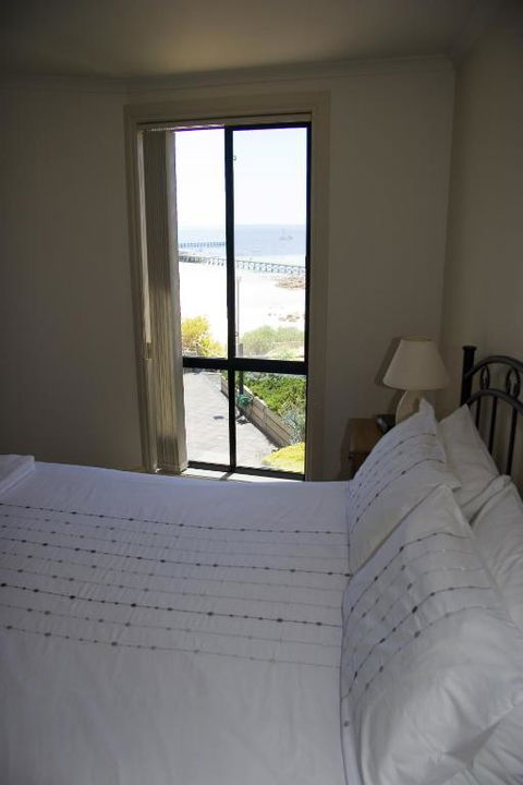 Cliff House Beachfront Villas - ACT Tourism 1