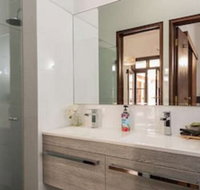 Fairway Manor Accommodation - ACT Tourism