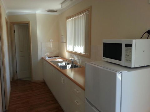 Sonbern Lodge Motel - ACT Tourism 3