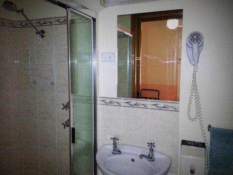Sonbern Lodge Motel - ACT Tourism 1