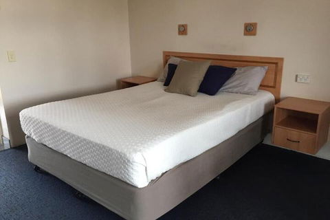 Banana Hotel Motel - ACT Tourism 2