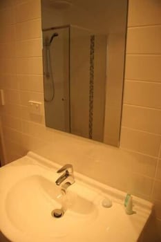 Ethelton Serviced Apartments - ACT Tourism 0