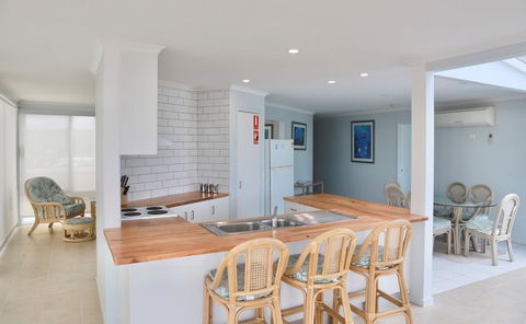 Ultimate Holiday Apartments - ACT Tourism 2