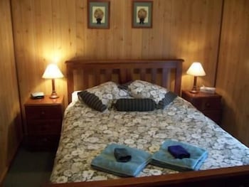 Clare Valley Cabins - ACT Tourism 6