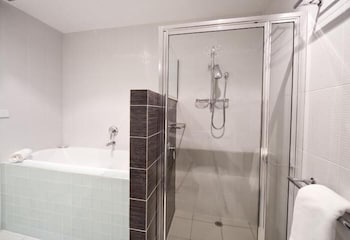 Altitude Apartments - ACT Tourism 4