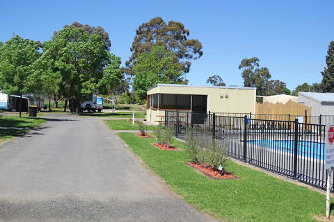 Avondel Caravan Park - ACT Tourism 0