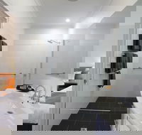 Cadman Motor Inn  Apartments - ACT Tourism