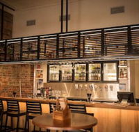 Queens Arms Hotel - ACT Tourism