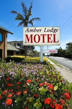 Amber Lodge Motel - ACT Tourism 0