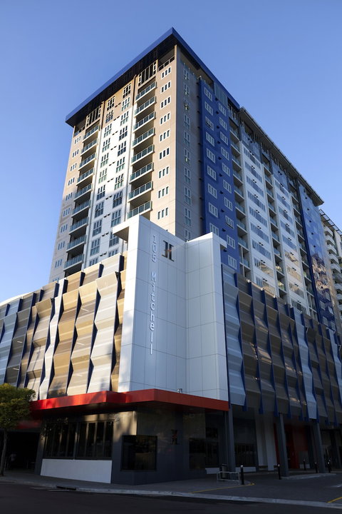 H On Mitchell Apartment Hotel - ACT Tourism 0