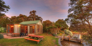 Stanley Lakeside Spa Cabins - ACT Tourism 1