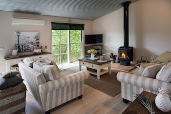 French Cottage - ACT Tourism 0