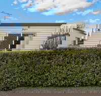 Lake Hamilton Motor Village  Caravan Park - ACT Tourism